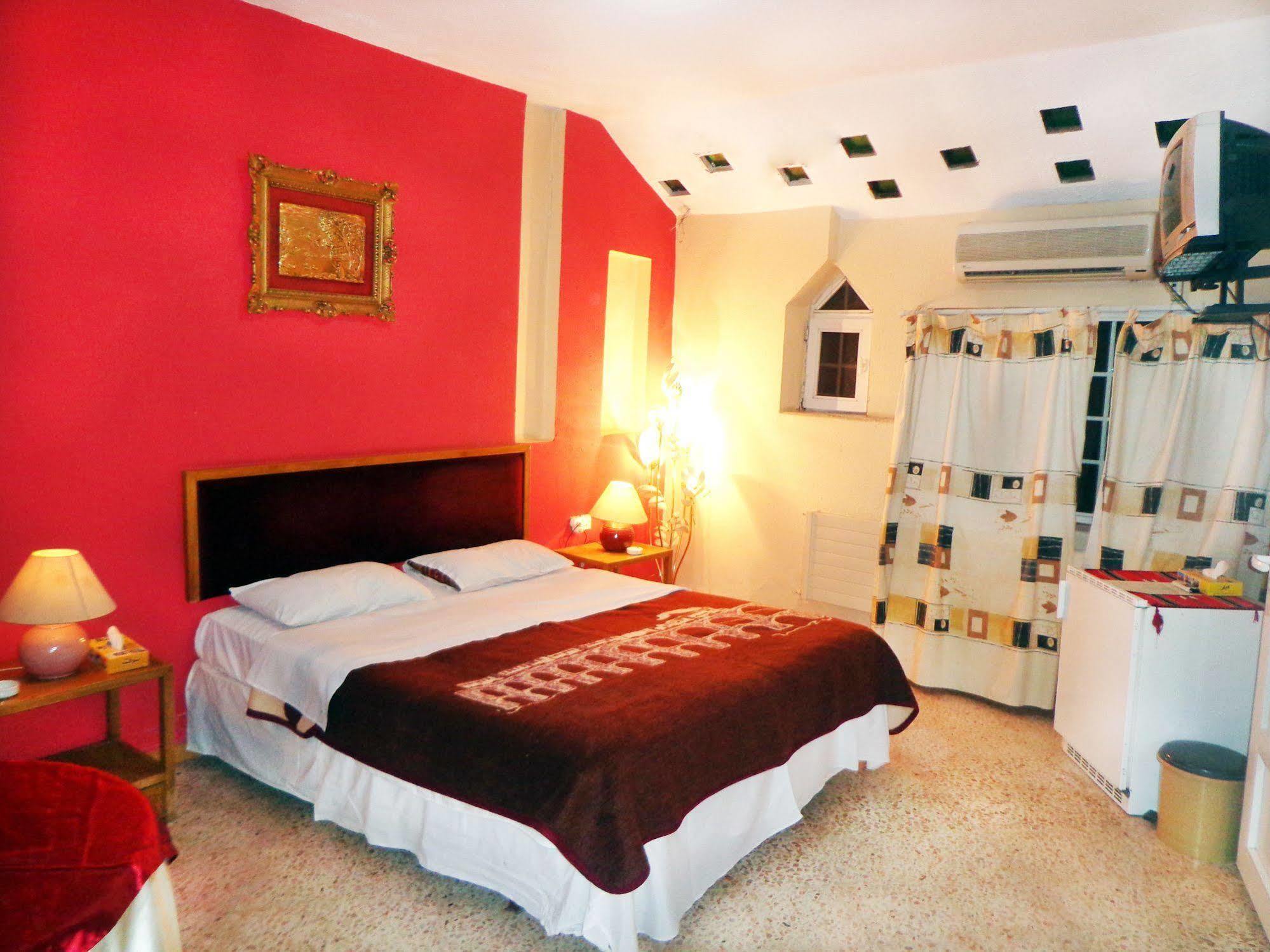 Cairwan Hotel Karak Kültér fotó