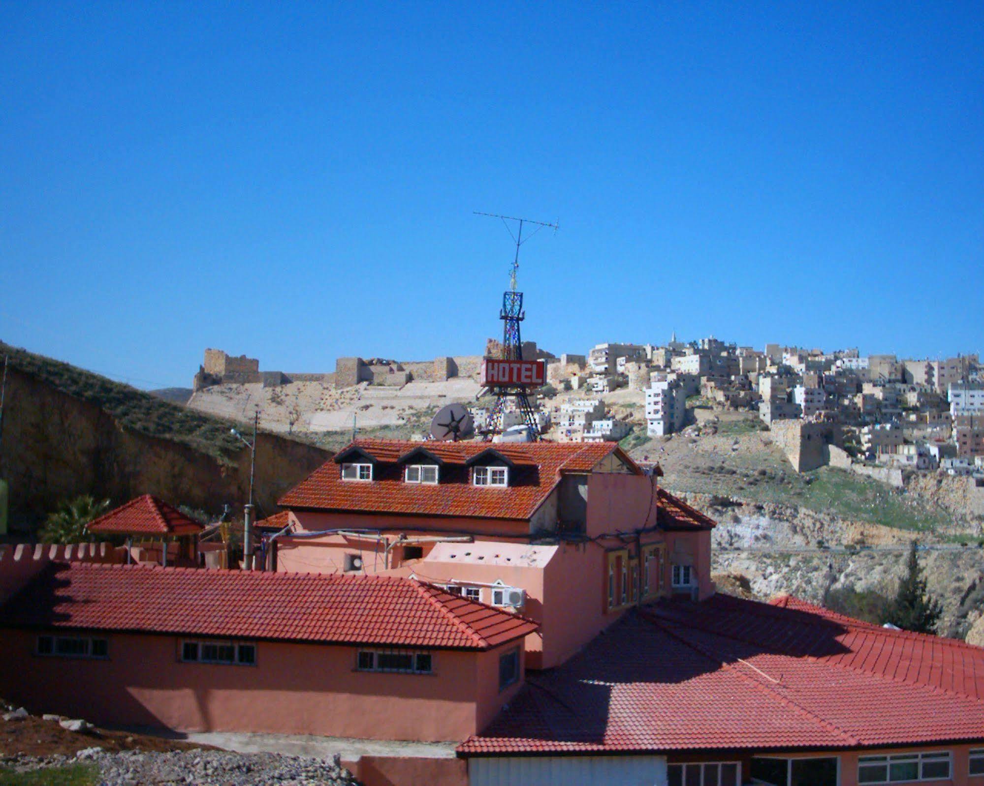 Cairwan Hotel Karak Kültér fotó