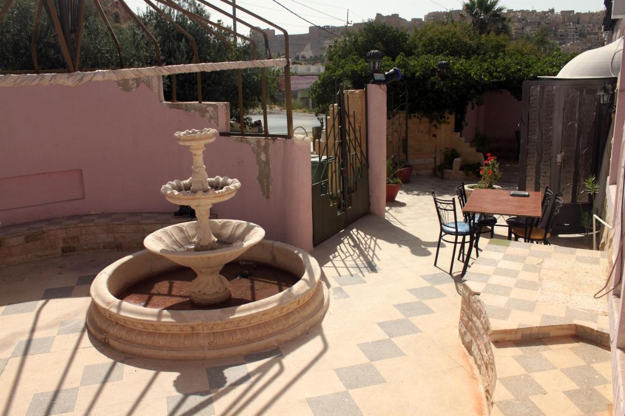 Cairwan Hotel Karak Kültér fotó