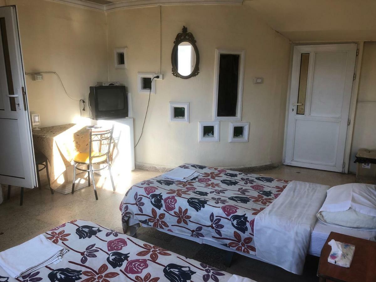 Cairwan Hotel Karak Kültér fotó
