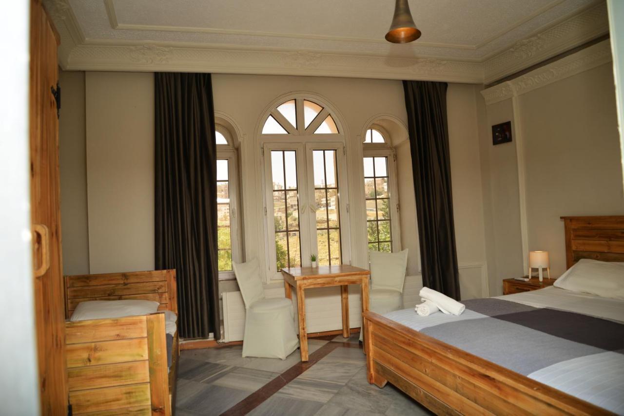 Cairwan Hotel Karak Kültér fotó